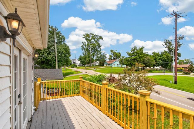 3008 Lakeshore Dr, Old Hickory, TN 37138