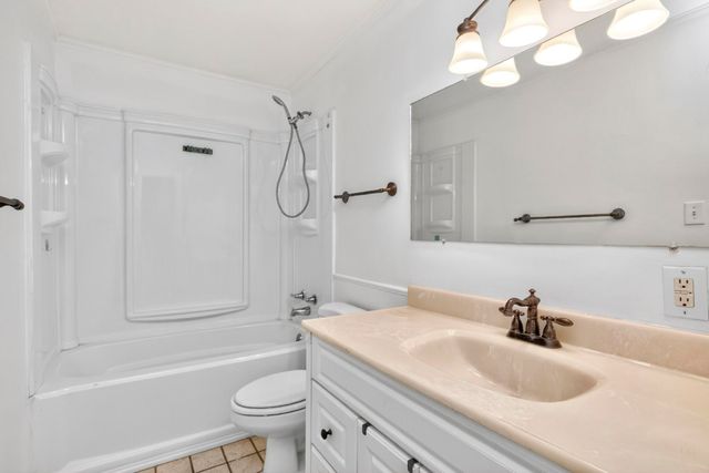 3008 Lakeshore Dr, Old Hickory, TN 37138