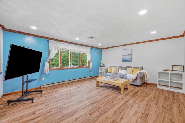 25 Oak Ridge Way, Shrewsbury, MA 01545