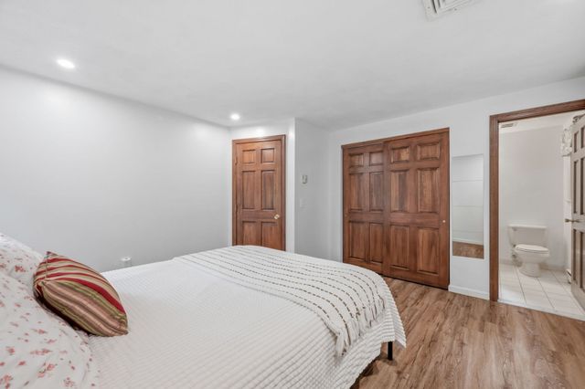 25 Oak Ridge Way, Shrewsbury, MA 01545