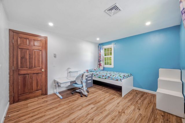25 Oak Ridge Way, Shrewsbury, MA 01545