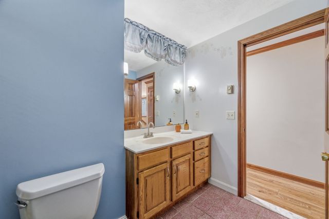 25 Oak Ridge Way, Shrewsbury, MA 01545