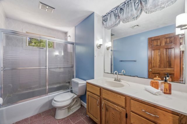 25 Oak Ridge Way, Shrewsbury, MA 01545