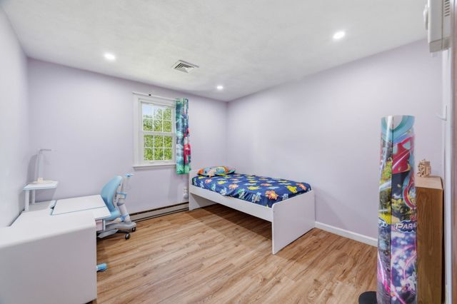 25 Oak Ridge Way, Shrewsbury, MA 01545