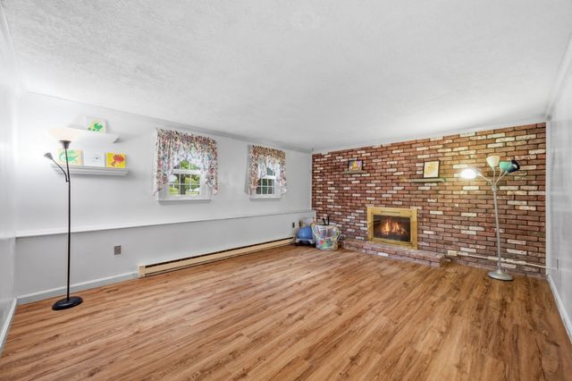 25 Oak Ridge Way, Shrewsbury, MA 01545