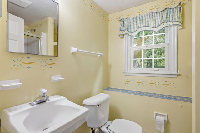 25 Oak Ridge Way, Shrewsbury, MA 01545