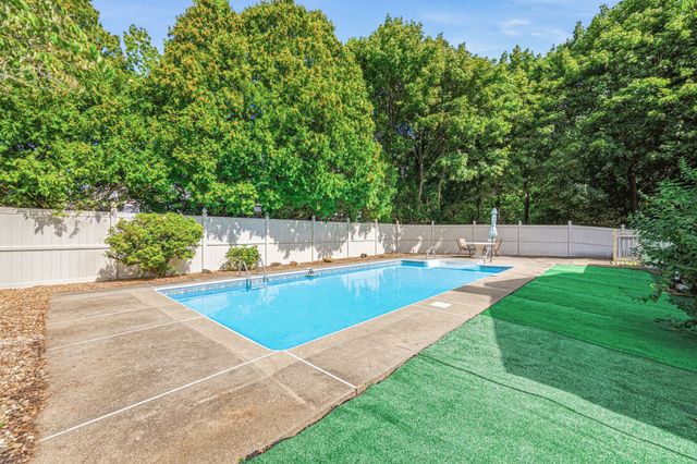 25 Oak Ridge Way, Shrewsbury, MA 01545