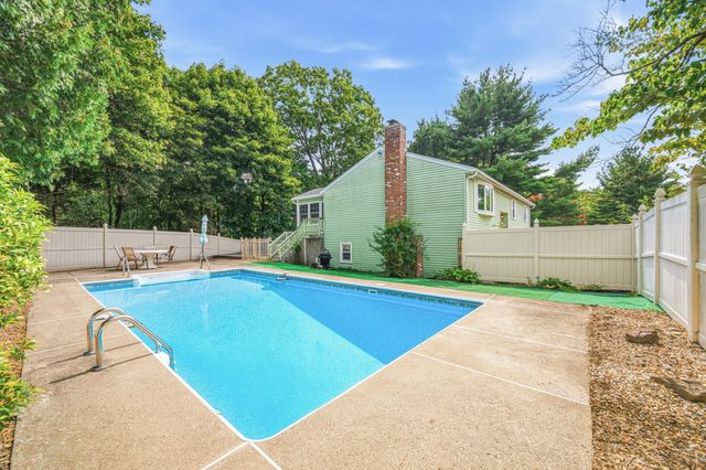 25 Oak Ridge Way, Shrewsbury, MA 01545