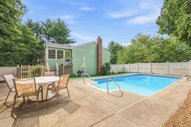 25 Oak Ridge Way, Shrewsbury, MA 01545