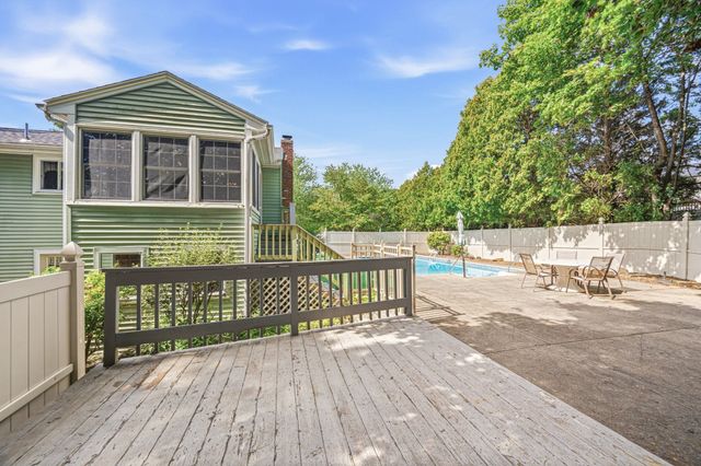 25 Oak Ridge Way, Shrewsbury, MA 01545