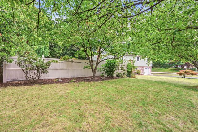 25 Oak Ridge Way, Shrewsbury, MA 01545