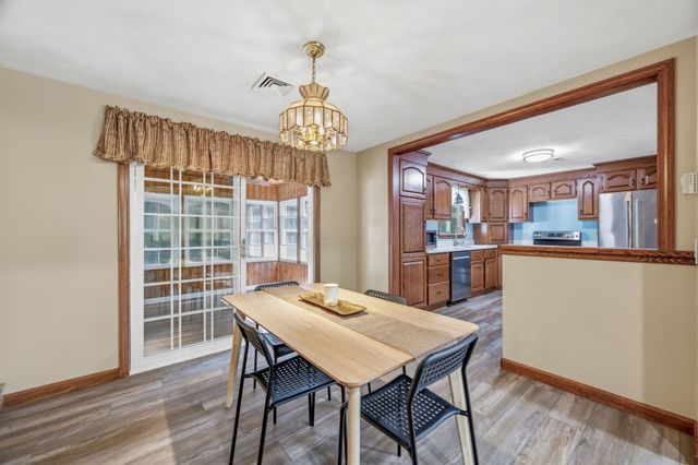 25 Oak Ridge Way, Shrewsbury, MA 01545