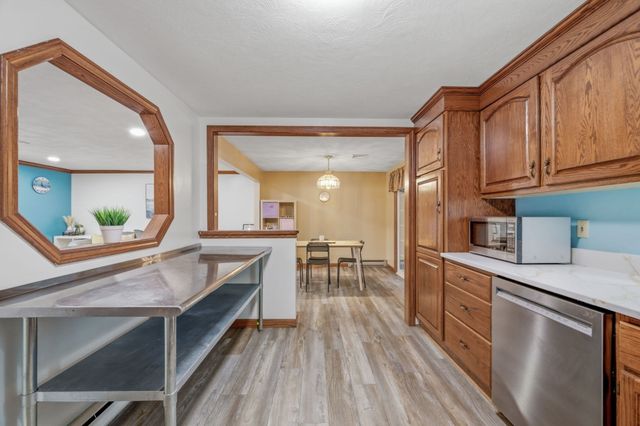 25 Oak Ridge Way, Shrewsbury, MA 01545