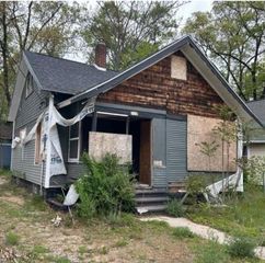 56 E Lincoln Avenue, Muskegon Heights, MI 49444