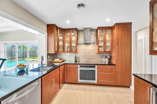 8541 SW 87th Ct, Miami, FL 33173