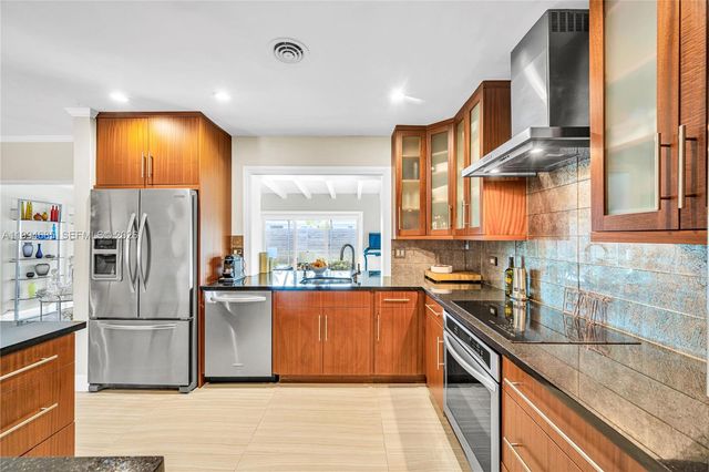 8541 SW 87th Ct, Miami, FL 33173