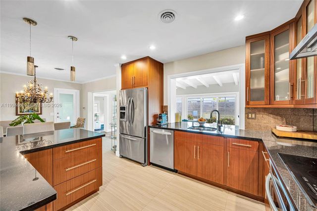 8541 SW 87th Ct, Miami, FL 33173