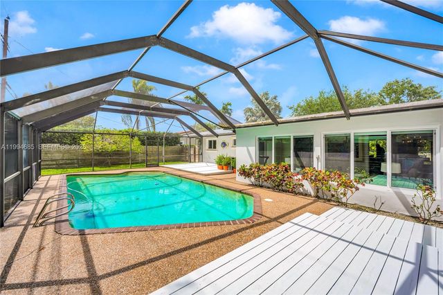 8541 SW 87th Ct, Miami, FL 33173