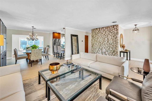 8541 SW 87th Ct, Miami, FL 33173