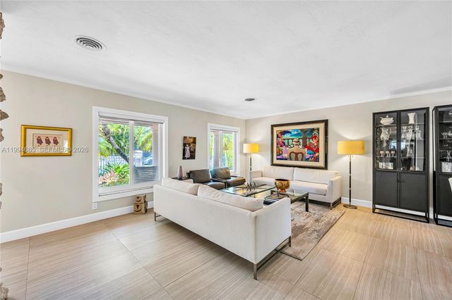 8541 SW 87th Ct, Miami, FL 33173