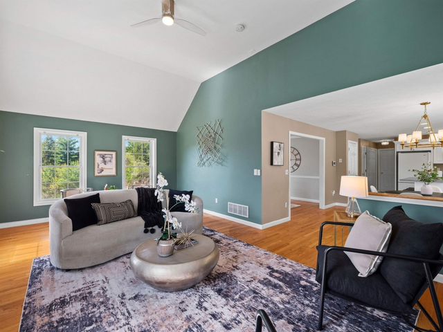 28 Bradford Circle, Hudson, NH 03051