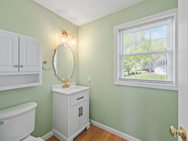 28 Bradford Circle, Hudson, NH 03051