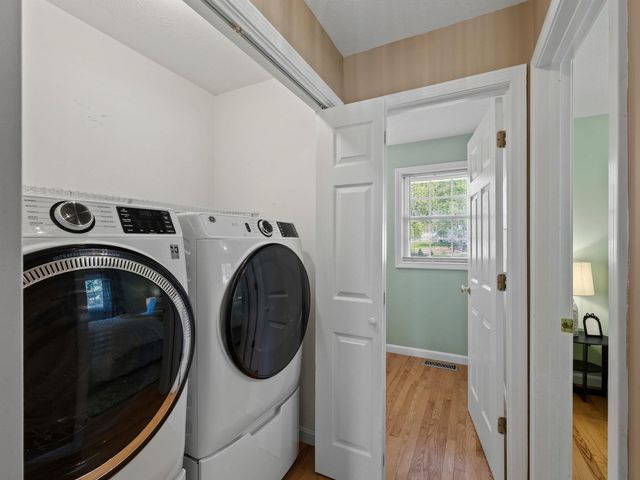 28 Bradford Circle, Hudson, NH 03051