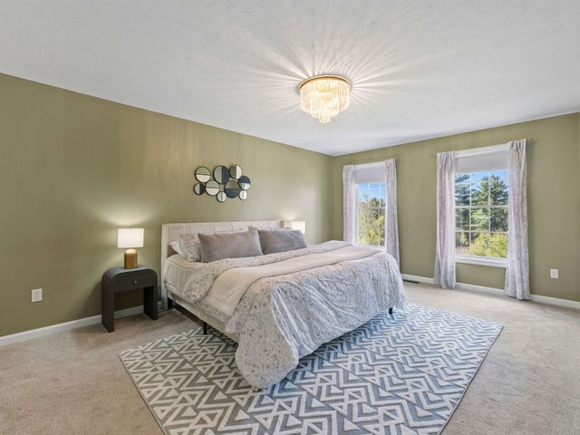 28 Bradford Circle, Hudson, NH 03051