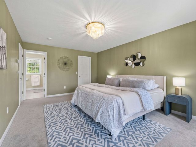 28 Bradford Circle, Hudson, NH 03051