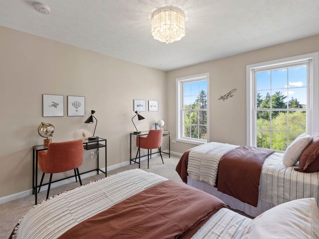 28 Bradford Circle, Hudson, NH 03051