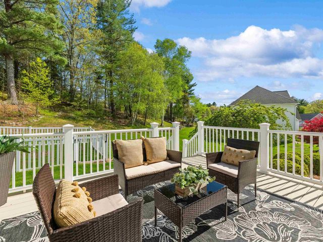 28 Bradford Circle, Hudson, NH 03051