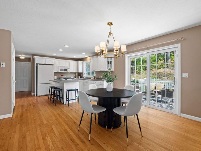 28 Bradford Circle, Hudson, NH 03051