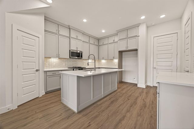 910 W 21st Street A, Houston, TX 77008