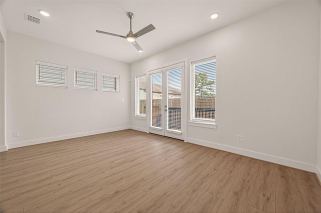 910 W 21st Street A, Houston, TX 77008