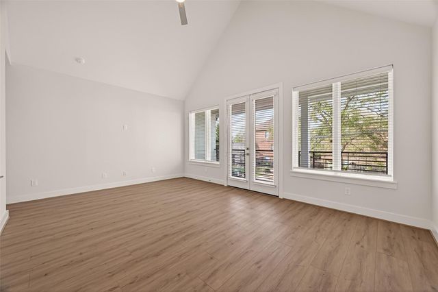 910 W 21st Street A, Houston, TX 77008