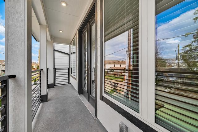 910 W 21st Street A, Houston, TX 77008