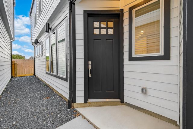 910 W 21st Street A, Houston, TX 77008