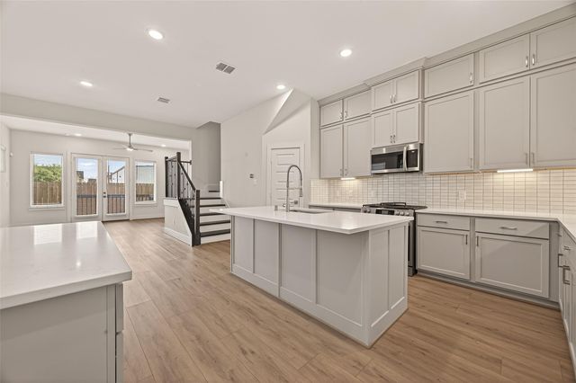 910 W 21st Street A, Houston, TX 77008