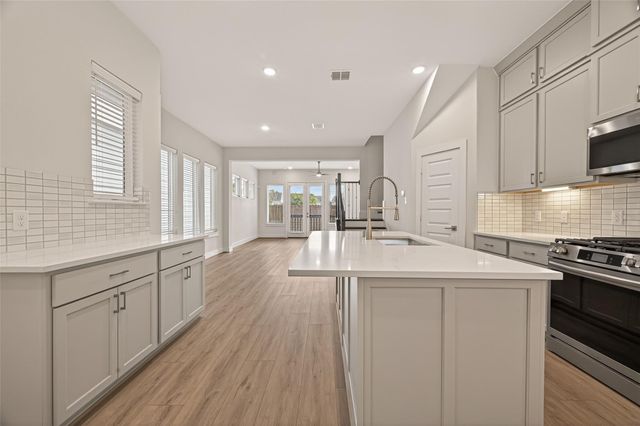 910 W 21st Street A, Houston, TX 77008