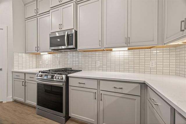 910 W 21st Street A, Houston, TX 77008