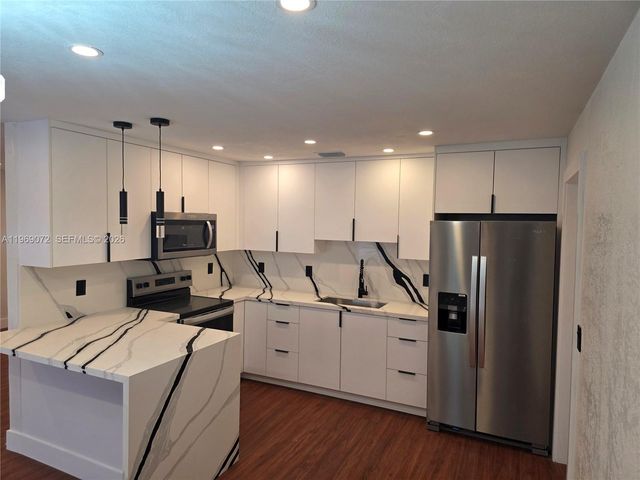 2520 NW 108th St, Miami, FL 33167