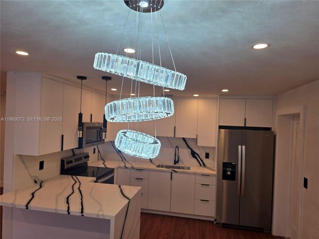 2520 NW 108th St, Miami, FL 33167