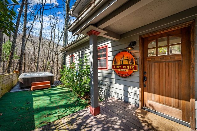 240 Mountain View Court, Ellijay, GA 30536