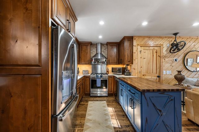 240 Mountain View Court, Ellijay, GA 30536