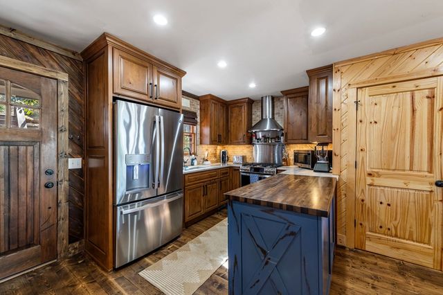 240 Mountain View Court, Ellijay, GA 30536
