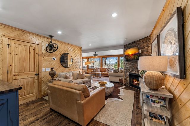 240 Mountain View Court, Ellijay, GA 30536