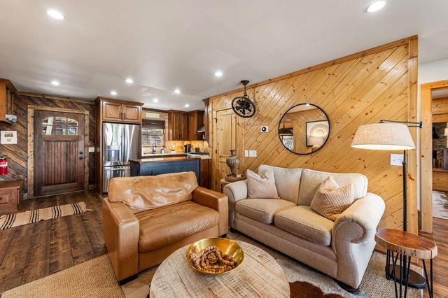240 Mountain View Court, Ellijay, GA 30536