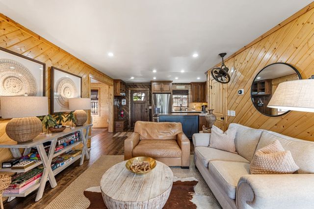240 Mountain View Court, Ellijay, GA 30536