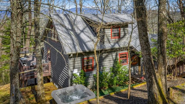 240 Mountain View Court, Ellijay, GA 30536