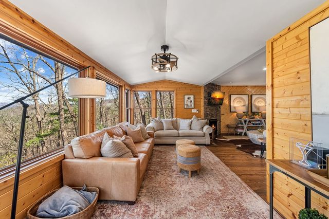 240 Mountain View Court, Ellijay, GA 30536